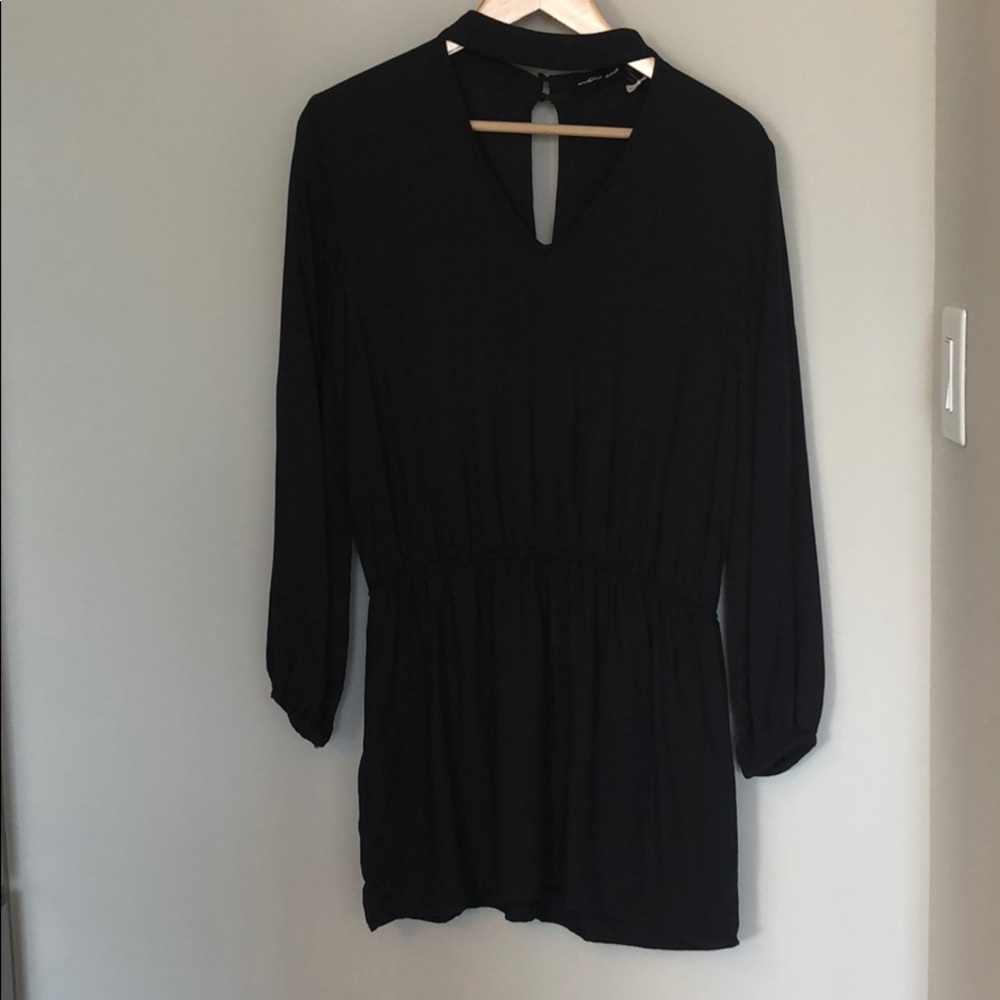 Keyhole Neckline Black Dress - Picture 5 of 8